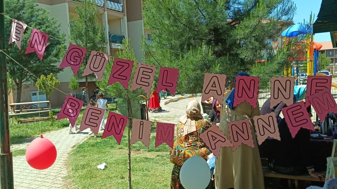 BÜLBÜLLER SINIFI ANNELER GÜNÜNÜ KUTLADI